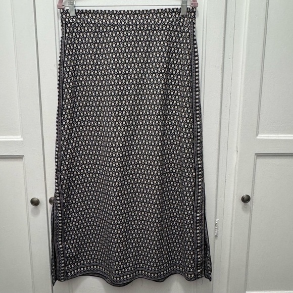 Max Studio Dresses & Skirts - Max Studio Black and White Skirt Size L